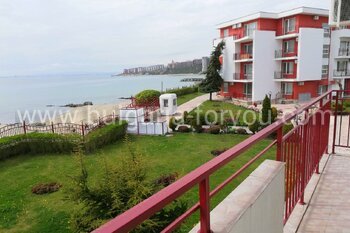 Панорама на море - двухкомнатная квартира в Елените на первой линии