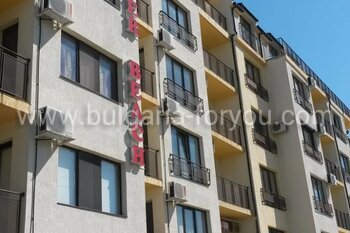 Уютная трехкомнатная квартира в центре курорта Солнечный берег