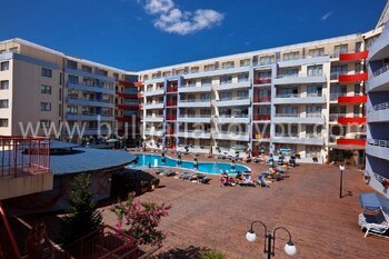 Двухкомнатный апартамент в центре курорта Солнечный берег