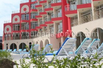 Двухкомнатная квартира с большой террасой и низкой таксой поддержки на Солнечном берегу