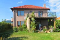 Отдельный капитальный двухэтажный дом - местность Кошарица
