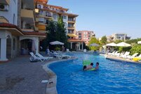Двухкомнатный апартамент с видом на море на первой линии в Равде