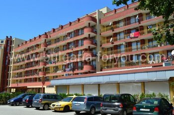 Трехкомнатный апартамент в центре курорта с низкой таксой поддержки