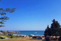 Двухкомнатный апартамент с видом на море на первой линии в Равде