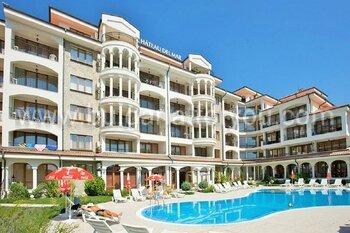 Отличная двухкомнатная квартира в центре Солнечного берега