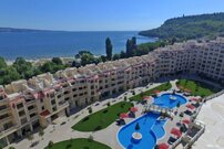 Большая двухкомнатная квартира на первой линии в Варне