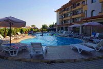 Двухкомнатный апартамент с видом на море на первой линии в Равде