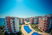 Недорогая двухкомнатная квартира в комплексе в Елените