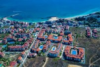 Отличная трехкомнатная квартира в комплексе Апполон в Несебре