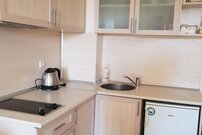 Двухкомнатный апартамент с видом на море на первой линии в Равде