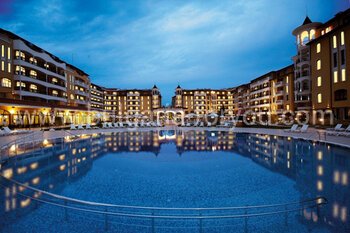 Комплекс Royal Sun - двухкомнатная квартира с видом на бассейн