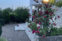 уютный дом в центре села Бата в Болгарии