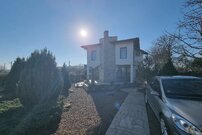 уютный дом в центре села Бата в Болгарии