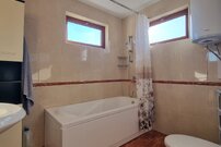 уютный дом в центре села Бата в Болгарии