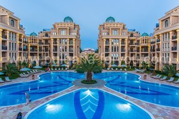 Уникальная четырехкомнатная квартира класса Люкс в центре Солнечного берега