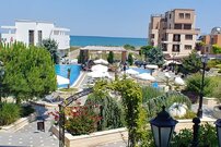 Первая линия и фронтальный вид на море в Поморие - трехкомнатная квартира в Роуз Гарденс