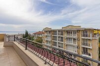 Элитная недвижимость - трехкомнатная квартира с морской панорамой в Равде