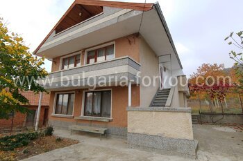 Новый дом с большим участком в селе Горица